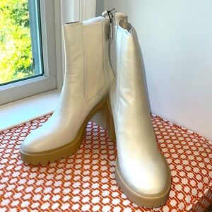 NIB DOLCE VITA Waterproof leather boots